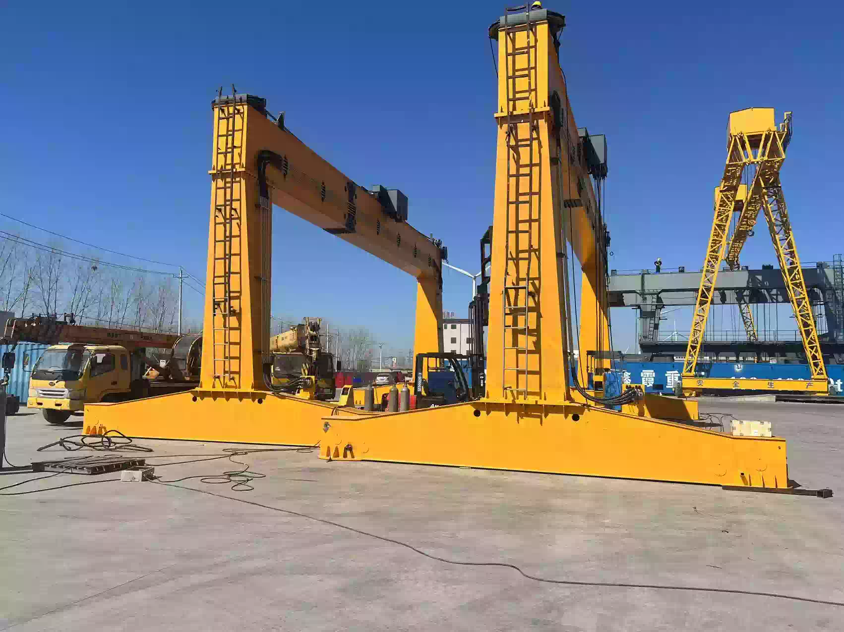 L typed Single Girder Hook Gantry Crane with a winch.webp