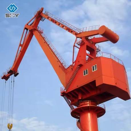 Mobile harbour crane with 360-degree rotation capability