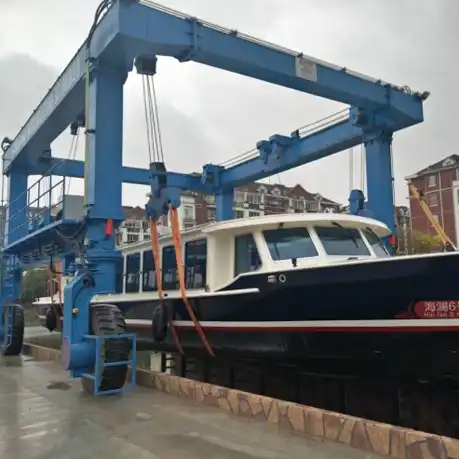 Yacht Hoisting Crane